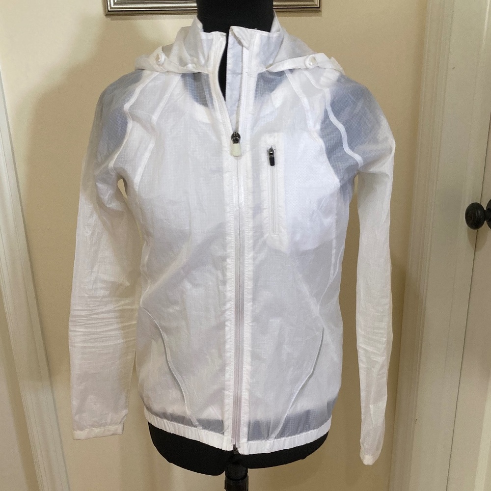 Under Armour Heat Gear Semi Fitted Run Jacket Windbreaker Hoodie White XS